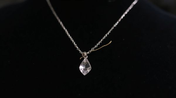 Offrez un bijou de communion qui symbolise un lien unique