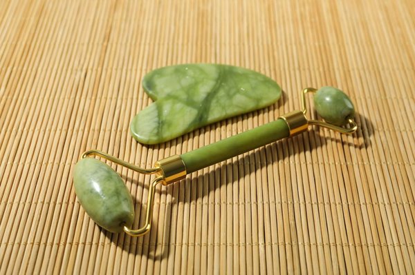 Gua sha pour le visage : les bienfaits de son utilisation